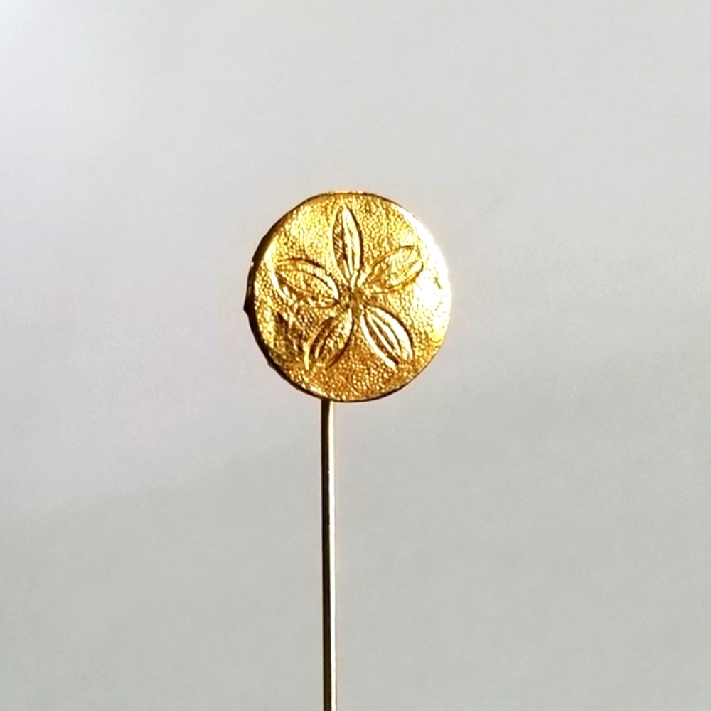 Vintage Crown Trifari sand dollar stick pin stickpin gold tone ocean brooch